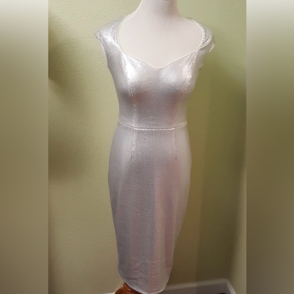 Twentycluny $885 white sequin size 12 dress. Sweetheart neckline.